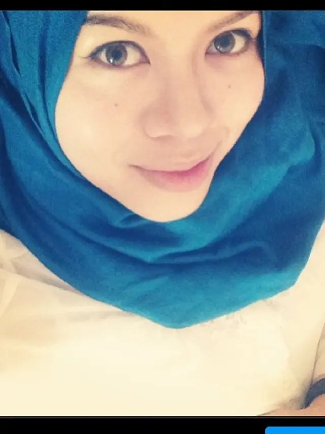 Perempuan Malaysia saat masih mengenakan hijab