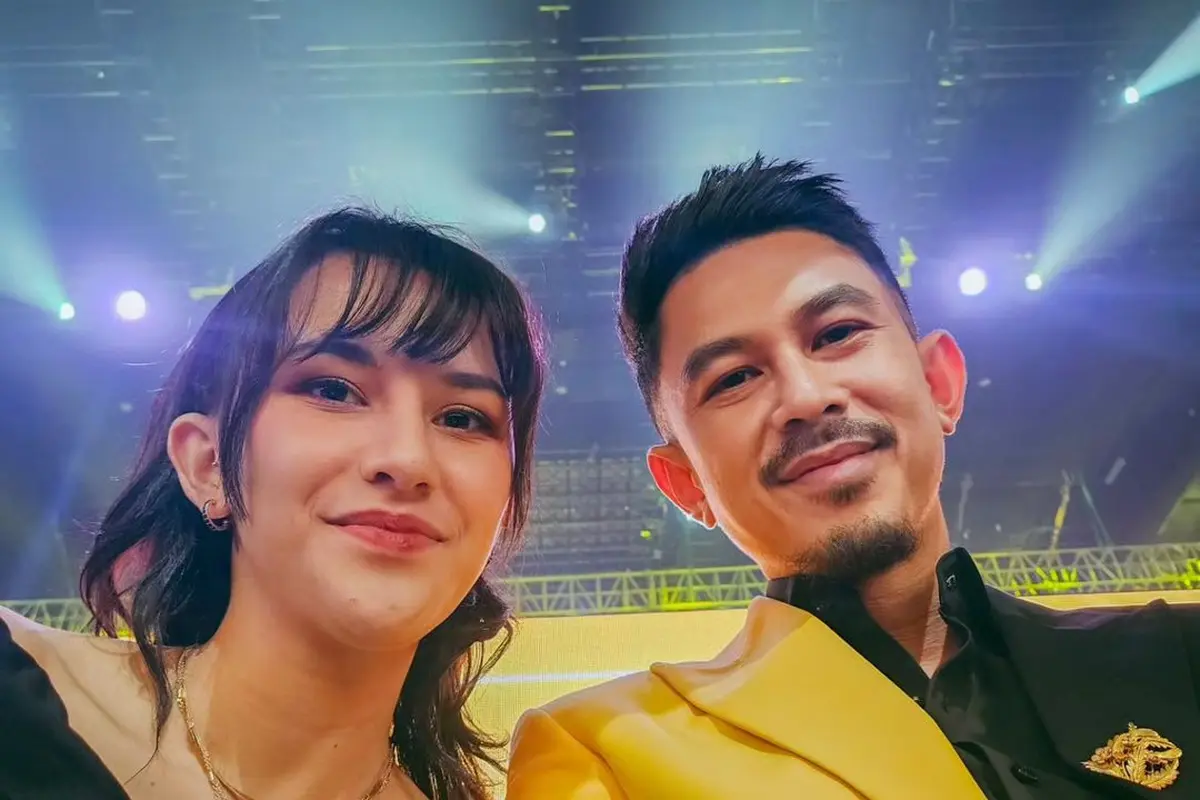 6 Gaya Serasi Serba Hitam Fandy Christian dan Dahlia Poland Hadiri Indonesian Television Awards