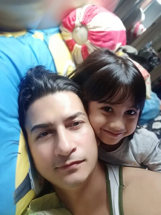 Kerap Jadi Suami Antagonis, Ini 6 Momen Manis Erwin Cortez Bareng Buah Hati