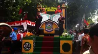   Pawai taaruf menyambut penyelenggaraan MTQ Nasional yang ke-26 di Kota Mataram, NTB. (Liputan6.com/Hans Bahanan)