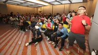 Suasana acara Roaring night Manchester City vs Arsenal di Ibis Style Jakarta, Tanah Abang, Minggu (31/3/2024). (Bola.com/M Iqbal Ichsan)