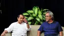 Menteri Marwan Jafar saat bersama Iwan Fals di Kediaman Iwan Fals, Depok, Selasa (16/12/2014). (Liputan6.com/Johan Tallo)