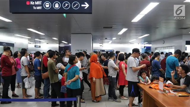 Naik Kereta MRT Selama Libur Lebaran