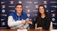 Bek Chelsea, Andreas Christensen, menandatangani kontrak baru di Chelsea. (Chelsea).