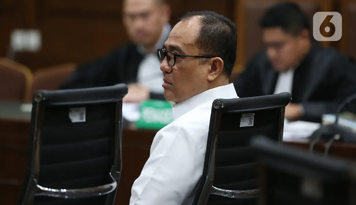 Jaksa penuntut umum KPK mendakwa Rafael Alun menerima gratifikasi Rp16,6 miliar dan TPPU mencapai Rp100 miliar saat bertugas di Ditjen Pajak. (Liputan6.com/Johan Tallo)