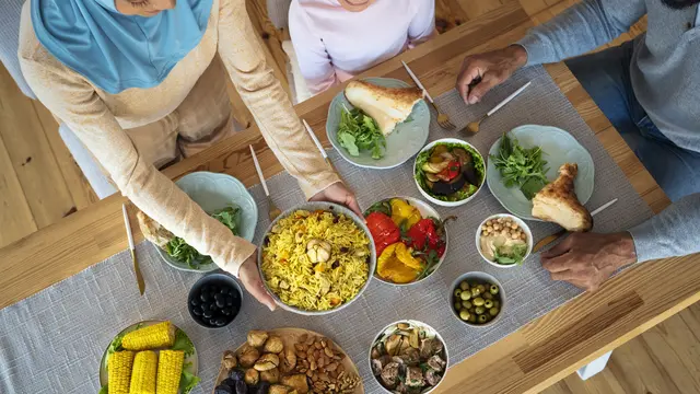 Pola Makan Perlu Diperhatikan Selain Latihan Fisik Sebelum Sahur