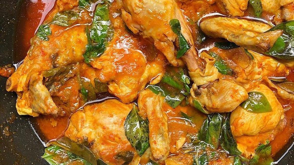 Ayam Woku Sering Gagal Meresap? Gunakan Teknik Masak Bertahap Ini Biar Rasa Nempel