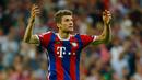 Penyerang Bayern Muenchen, Thomas Muller merayakan selebrasi usai mencetak gol ke gawang Barcelona saat leg kedua semifinal Liga Champions di Allianz Arena, Jerman, Rabu (13/5/2015). Bayern Muenchen menang 3-2 atas Barcelona. (Reuters/Albert Gea)