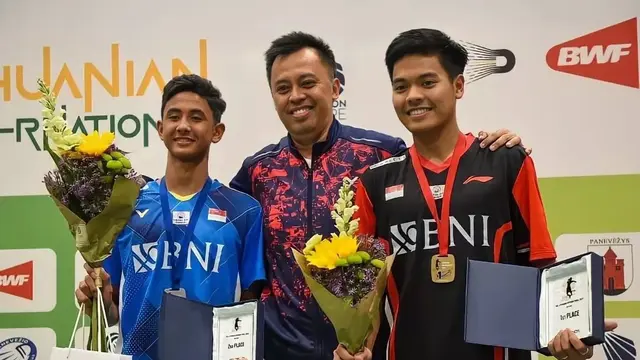 5 Foto Kenangan Syabda Perkasa Belawa Bareng Pemain Badminton Top Dunia