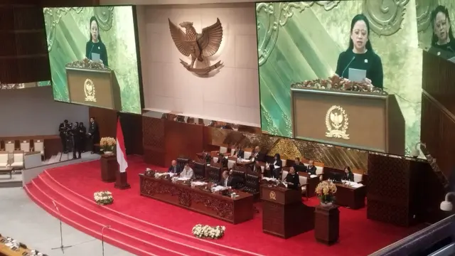 Ketua DPR RI Puan Maharani melantik anggota DPR RI Pergantian antarwaktu (PAW) pada rapat paripurna.