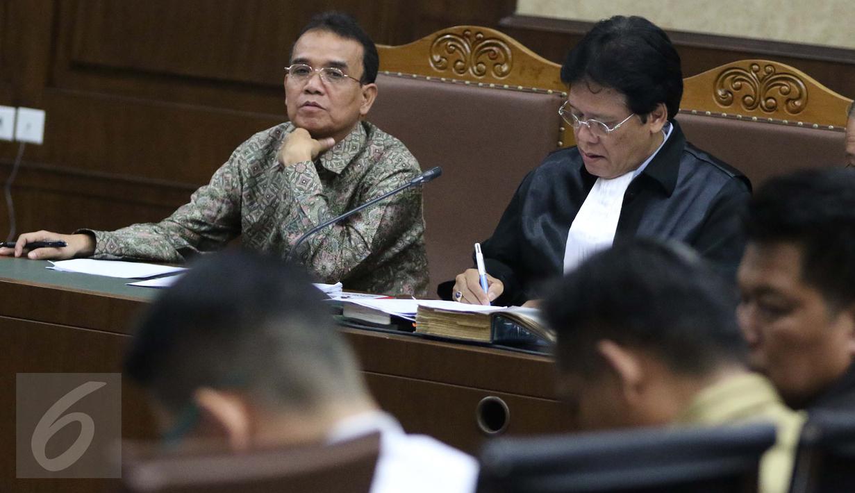 Mantan Panitera Pengadilan Negeri Jakarta Pusat Edy Nasution menjalani sidang dengan agenda mendengarkan keterangan empat saksi di Pengadilan Tipikor, Jakarta, Rabu (14/9). (Liputan6.com/Helmi Afandi)