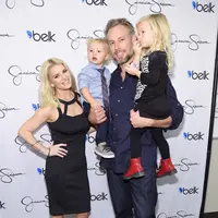 Jessica Simpson dan Eric Johnson telah menikah selama dua tahun dan memiliki dua anak yang lucu-lucu,  Ace Knute Johnson dan Maxwell Drew Johnson. Namun rupanya Jessica Simpson belum berhenti bernafsu dengan suaminya. (AFP/Bintang.com)
