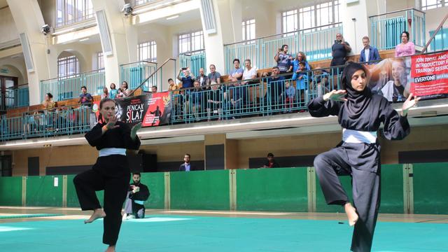 Pementasan Pencak Silat khas Indonesia di Festival Pencak Silat London (sumber: KBRI London)