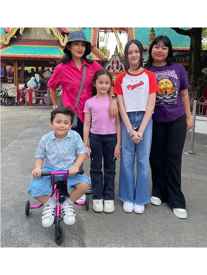 6 Potret Ussy Sulistiawaty dan Anak di Momen Libur Sekolah, Elea Curi Perhatian