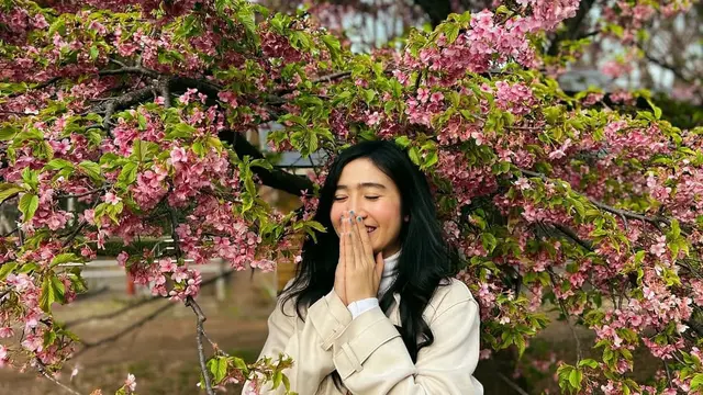 Gaya Febby Rastanty saat Liburan di Luar Negeri. (instagram/febbyrastanty)