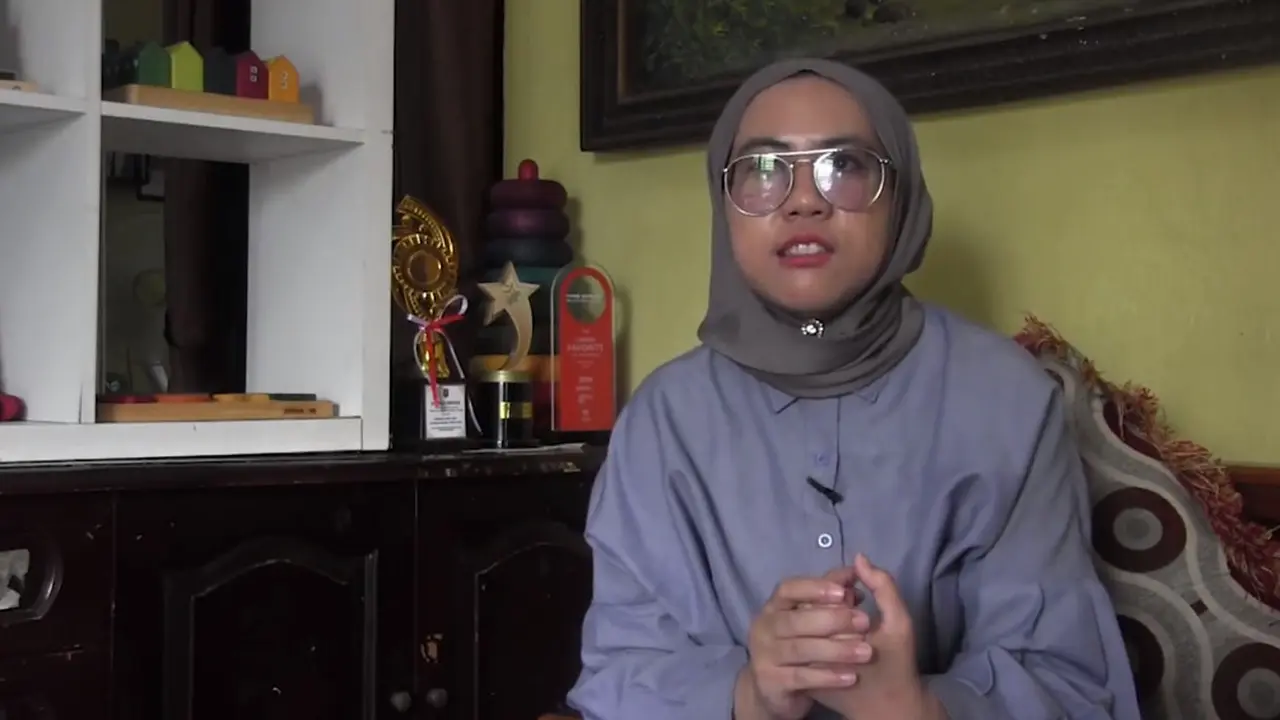 Perajin mainan edukasi anak.