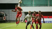 Persib Bandung bermain imbang 1-1 kontra Bali United pada laga pekan ke-23 BRI Liga di&nbsp;Stadion Maguwoharjo, Sleman, Jumat (10/2/2023) sore WIB. (Bola.com/Maheswara Putra)
