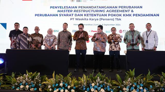 Penandatanganan Master Restructuring Agreement  Waskita Karya dengan 21 perbankan BUMN dan swasta. Menteri BUMN Erick Thohir hadir dalam acara ini. (Dok Waskita Karya)