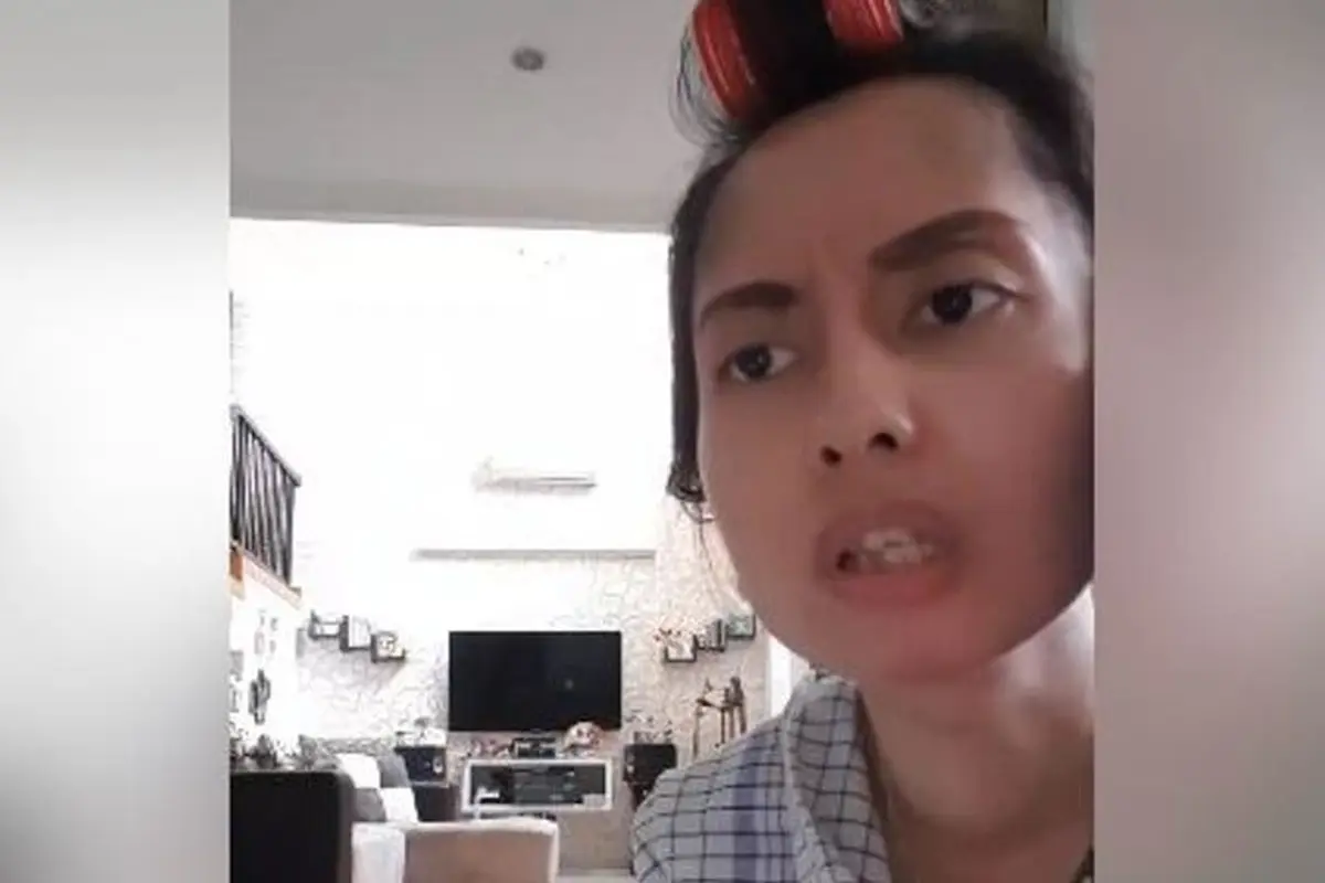 [Bintang] Arisan Pakai Dolar dan Baju Seragaman, Video Kocak Emak-emak Zaman Now Curhat Ini Kocak Banget