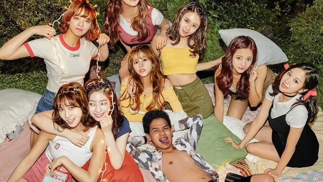 6 Editan Foto Pria Bareng Artis Cewek Korea Ini Imajinatif Halu Banget