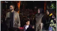 Penampilan Unik Pj Gubernur DKI Heru Budi di Istana Berbatik Sukses Bikin Jokowi Tertawa. foto: Youtube 'Sekretariat Presiden'
