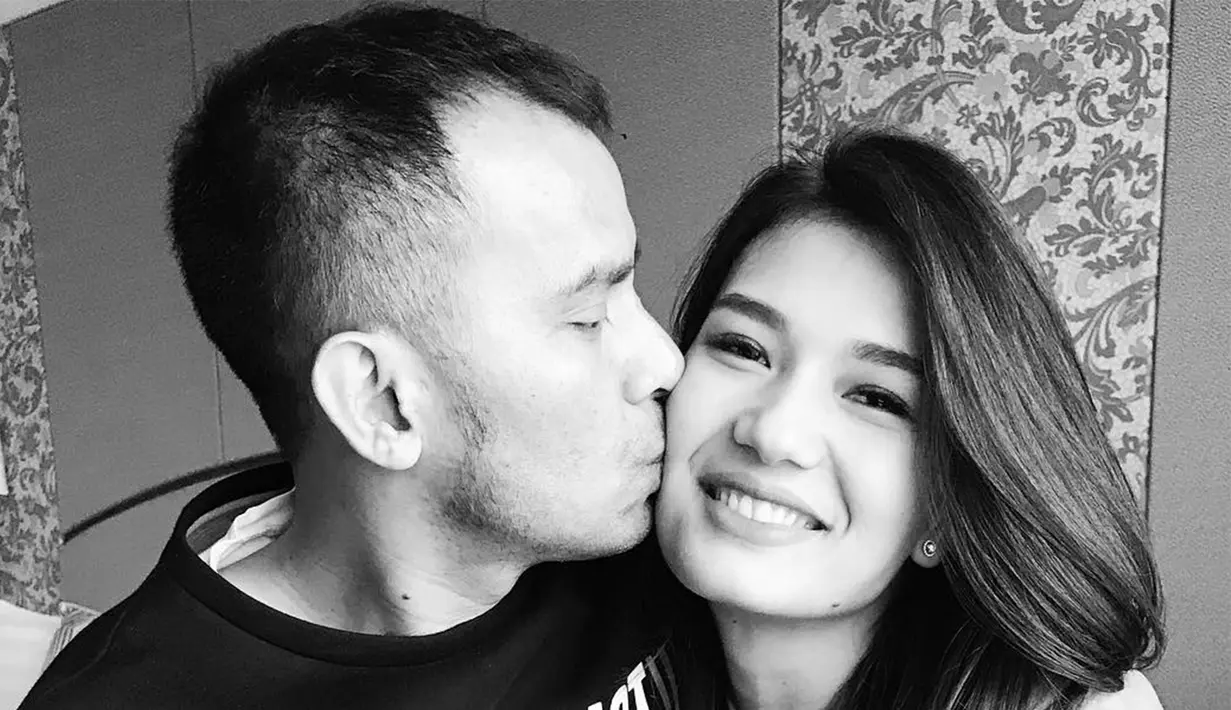 Judika Nalon Abadi Sihotang atau akrab disapa Judika menikah dengan Duma Riris pada 31 Agustus 2013 setelah berpacaran selama lima setengah tahun tanpa restu orang tua Duma. (Liputan6.com/IG/@duma_riris)