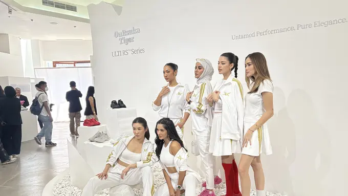 Sederet Gaya Artis Tampil Sport Athleisure dengan Mengenakan Sepatu Terbaru Onitsuka Tiger