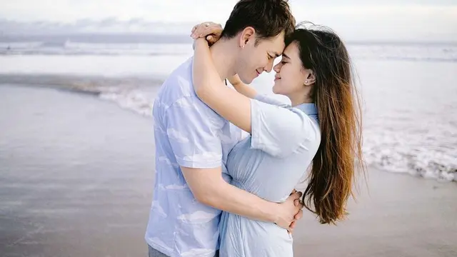 6 Potret Gaya Kompak Audi Marissa dan Anthony Xie Ajak Baby Anzel Liburan ke Bali