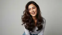 8 Model Rambut Wanita Panjang Gelombang, Bikin Cantik Percaya Diri