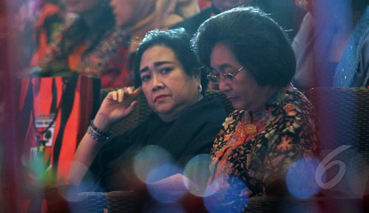 Rachmawati Soekarnoputri dan Meutia Hatta saat menghadiri Musyawarah Nasional (Munas) Perdana Srikandi Pemuda Pancasila digelar di Hotel Sultan, Jakarta, Jumat, (1/5/2015) .(Liputan6.com/Helmi Afandi)