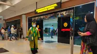 Salah satu penumpang internasional di Bandara Internasional Sultan Mahmud Badaruddin (SMB) II Palembang (Liputan6.com / Nefri Inge)