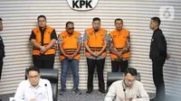 Keempatnya adalah Jodi Pradana Putra selaku pihak swasta dari Kabupaten Blitar; Wawan Kristiawan selaku pihak swasta dari Tulungagung; Hasanuddin), selaku Anggota DPRD Jatim periode 2024 – 2029 atau pihak swasta dari Kabupaten Gresik; Sukar selaku mantan Kepala Desa dari Kabupaten Tulungagung (dari kiri ke kanan). (Liputan6.com/Helmi Fithriansyah)