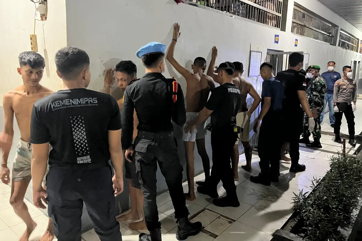 Petugas gabungan menggeledah Lapas Bengkalis