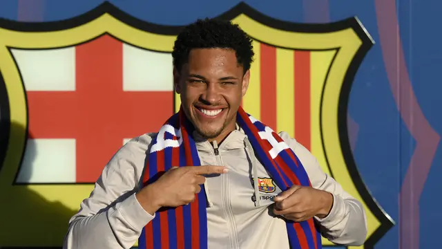 Barcelona Perkenalkan Vitor Roque