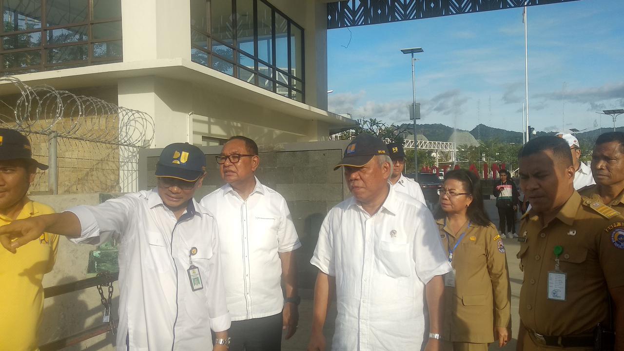 Menteri PUPR Basuki Hadimuljono mengunjungi Pos Lintas Batas (PLBN) Motaain, NTT.