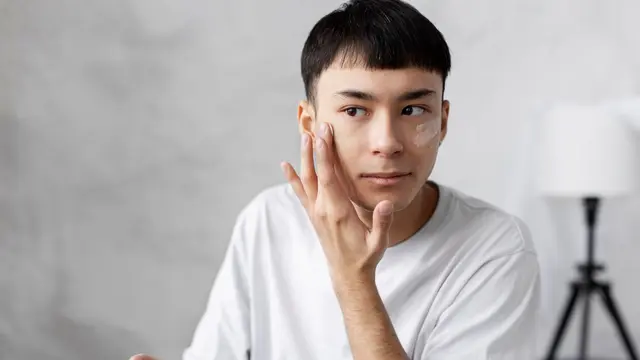 Sensatia Hadirkan Skincare Natural yang Praktis untuk Rutinitas Pria (photo by freepik)