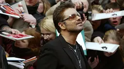 Sebelumnya, kondisi kesehatan musisi Inggris, George Michael dikabarkan memburuk. Pada 2011, George Michael menunda beberapa jadwal konser dan harus dilarikan ke rumah sakit akibat pneumonia. (REUTERS/Tobias Schwarz/File Photo)