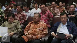 Menko Perekonomian Darmin Nasution saat menghadiri sosialisasi paket kebijakan jilid IV di Gedung Menko Perekonomian, Jakarta,Kamis (15/10/2015). Darmin menilai banyak pihak kurang mengerti esensi isi paket kebijakan tersebut. (Liputan6.com/Angga Yuniar)
