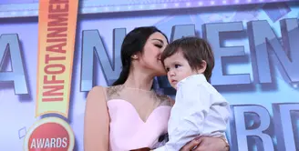 Ajang penghargaan Infotainment Awards 2017 ternyata tak hanya untuk selebriti dewasa, namun juga diperuntukan para selebriti cilik. Sederet nama masuk dalam nominasi, dan El Barack lah sang juaranya. (Adrian Putra/Bintang.com)