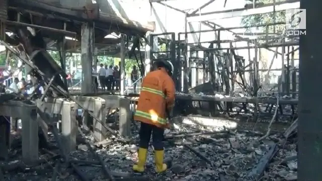 Pasca kebakaran, aktivitas di stasiun Klender menjadi lumpuh. Penumpang yang menuju Bekasi atau sebaliknya dialihkan ke stasiun Jatinegara.