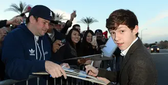 Tom Holland mendalami keahlian teater musikal, dan keterampilan akrobatiknya untuk peran barunya sebagai Spider-Man. Ia memerankan Billy Elliot pada tahun 2008-2010 dan mengakui ia menggunakan bakat menarinya untuk film ini. (AFP/Bintang.com)