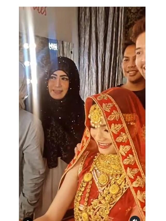 7 Gaya Pemotretan Ratu Sofya dengan Busana India, Banjir Pujian