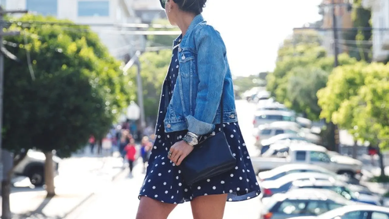Kombinasi Style Kasual yang Manis dengan Dress