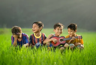 Ilustrasi anak-anak bermain, liburan sekolah. (Photo by Robert Collins on Unsplash)