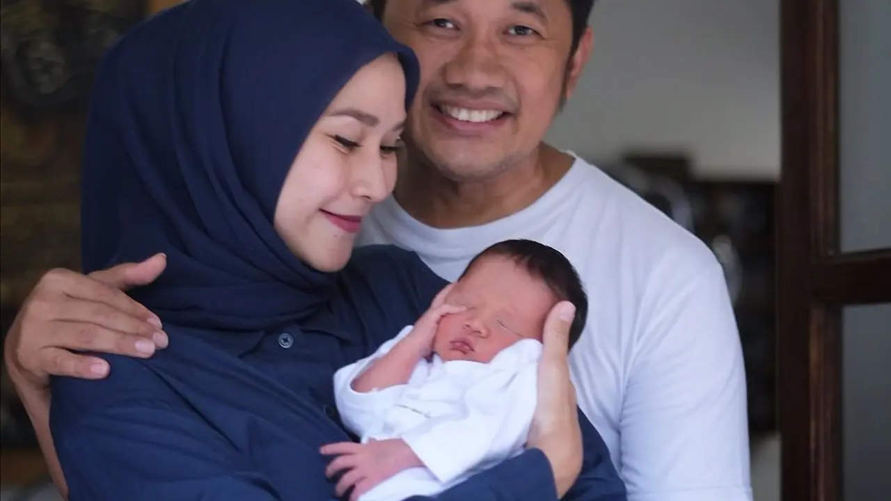 [Fimela] Zaskia Adya Mecca dan Hanung Bramantyo