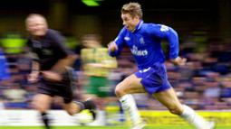 Graeme Le Saux - Pada periode pertama membela The Blues di tahun 1987 hingga 1993 Le Saux gagal mempersembahkan satu pun gelar bagi Chelsea. Sehingga ia pun hengkang ke Blackburn dan mencetak sejarah dengan persembahkan gelar Premier League pada 1995. (Foto: AFP/Nicolas Asfouri)