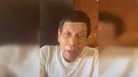 Mantan presiden Filipina Rodrigo Duterte membagikan sebuah video saat ia hendak mendarat di Belanda. (Screenshot Facebook/Rody Duterte)