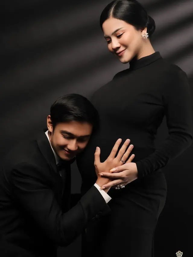 7 Potret Maternity Shoot Felicya Angelista Serba Hitam, Romantis Bareng Hito