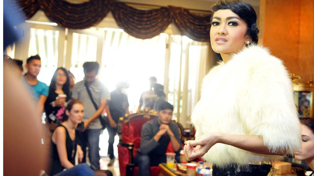 Julia Perez Tak Mau Minta Jodoh saat Umrah