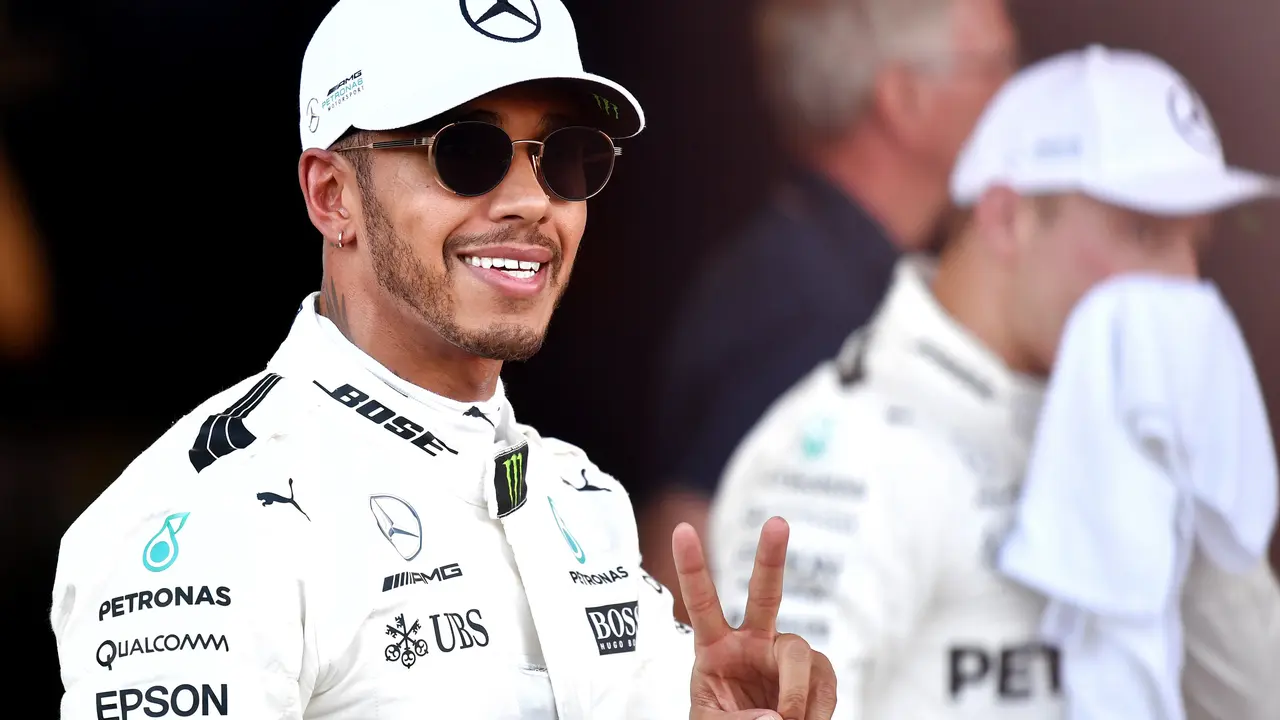 Lewis Hamilton merebut pole position ke-66 pada kariernya di F1 setelah menjadi yang tercepat pada kualifikasi GP Azerbaijan 2017, Sabtu (24/6/2017). 